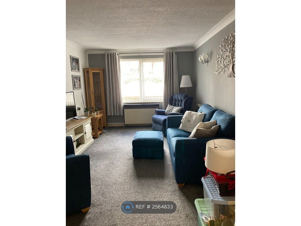 Property photo 1 of 7 Living Room