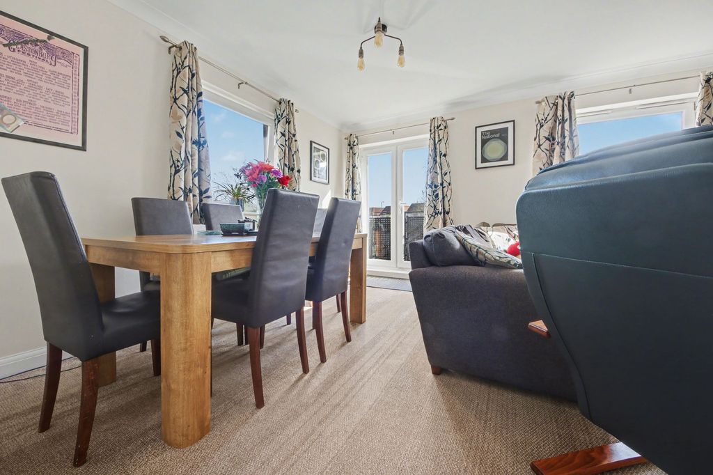 Additional image 9 of 2 bed flat for sale52 Vespasian Road, Bitterne Manor SO18