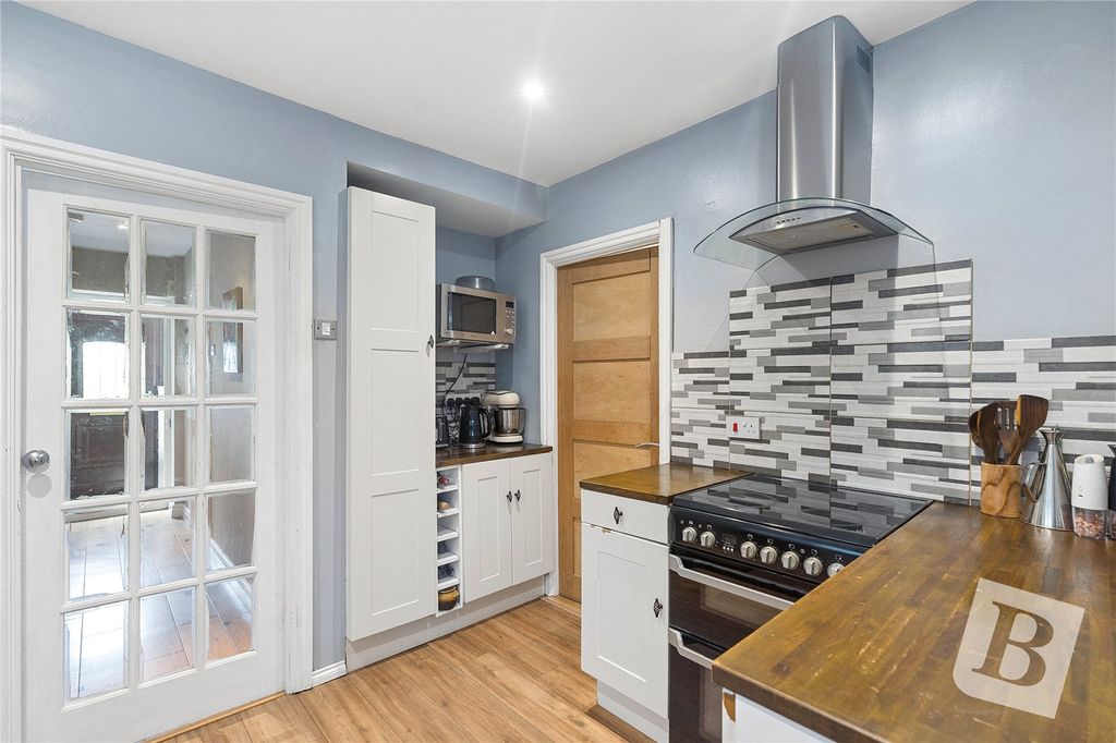 Property photo 3 of 15 Kitchen
