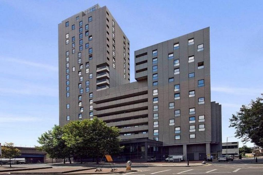 Property photo 1 of 8