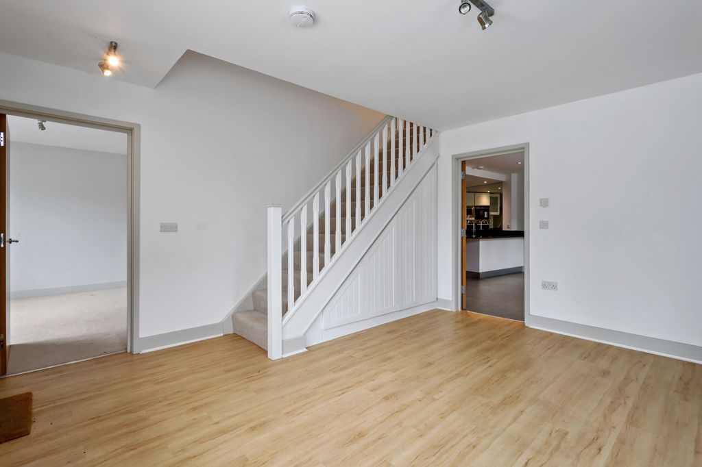 Property photo 3 of 10 Entrance