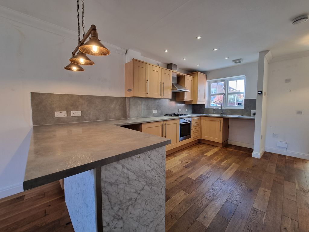 Property photo 1 of 16 Breakfast Kitchen