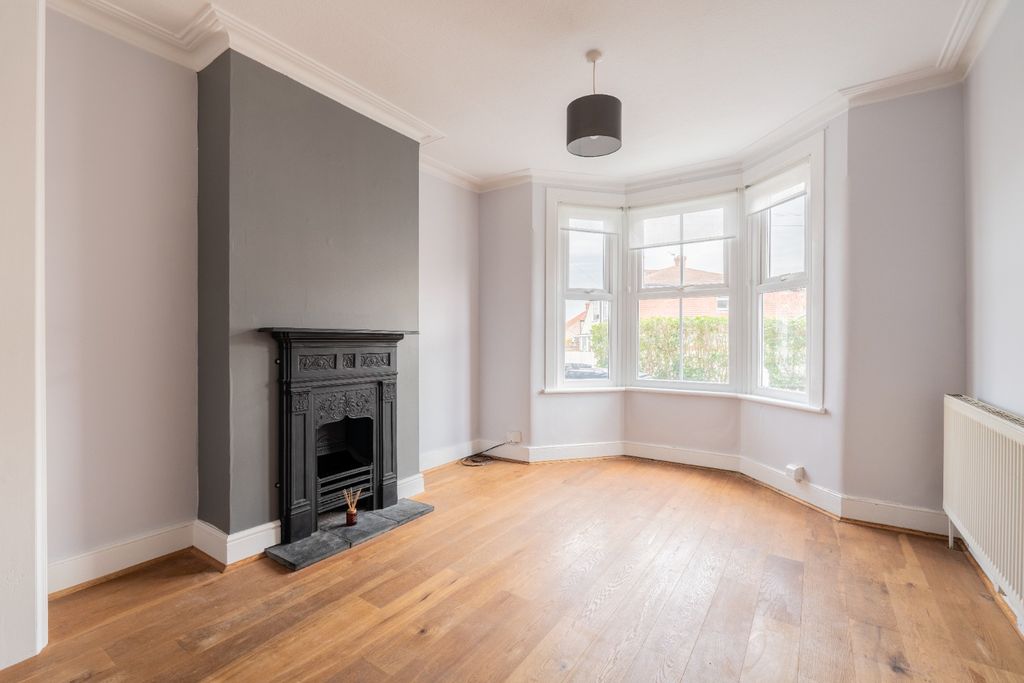 Property photo 2 of 13 4646681