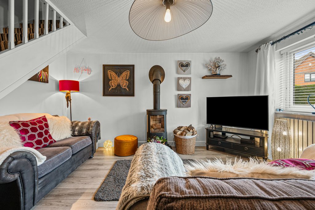 Property photo 2 of 32