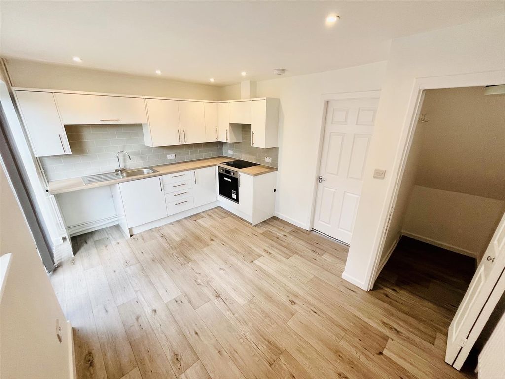Property photo 3 of 9 68183Ea8-Db25-40Bb-8556-7E87A7Ac0F12.Jpg