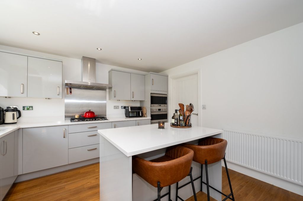 Property photo 3 of 15 Kitchen
