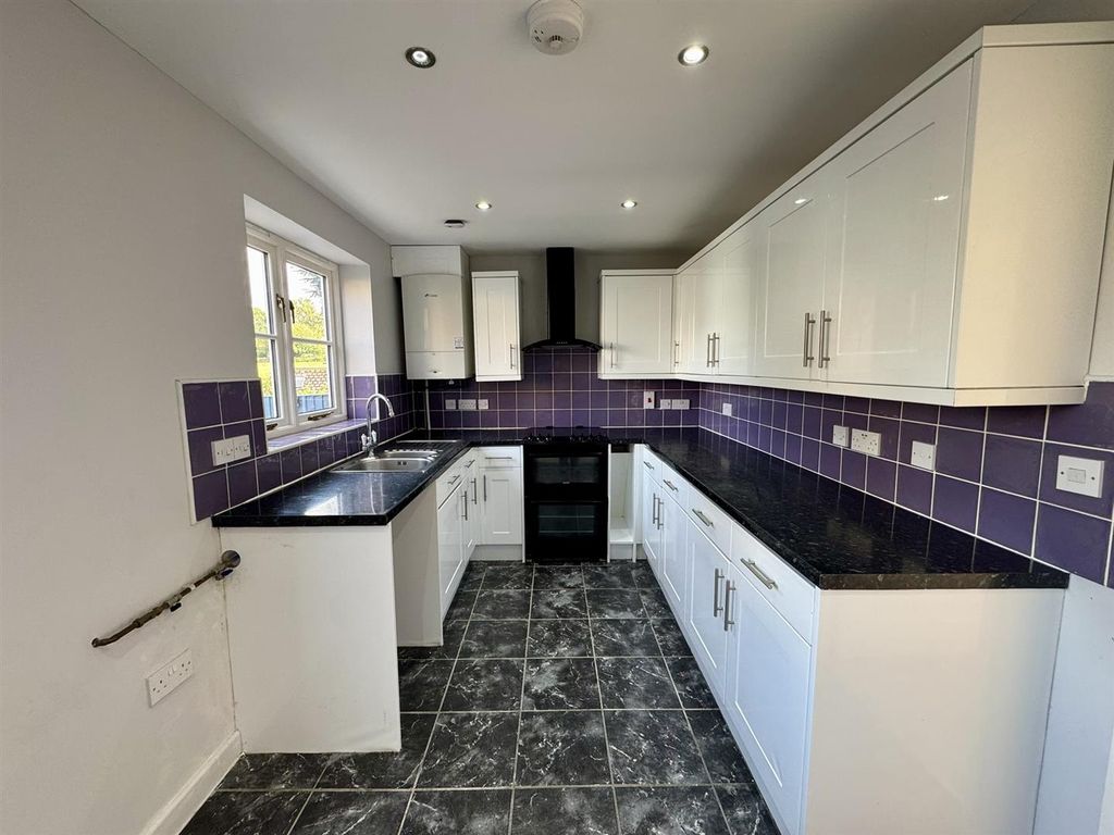 Property photo 3 of 16 Kitchen Diner (1/2)