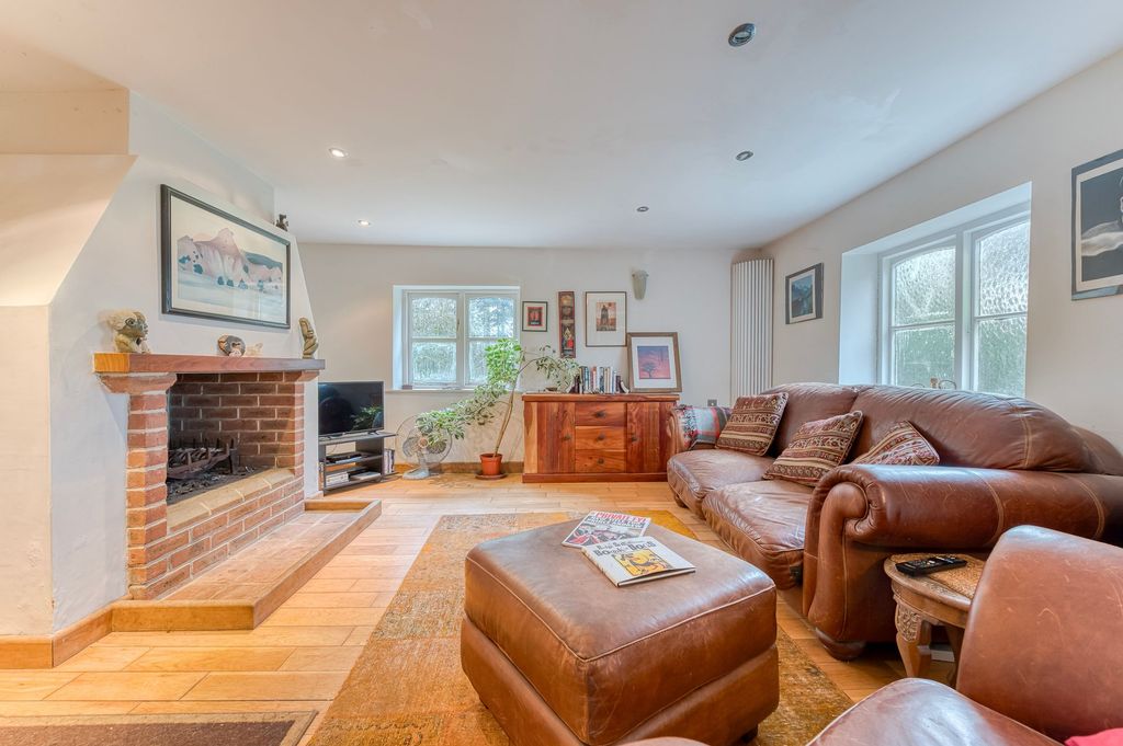 Property photo 3 of 24