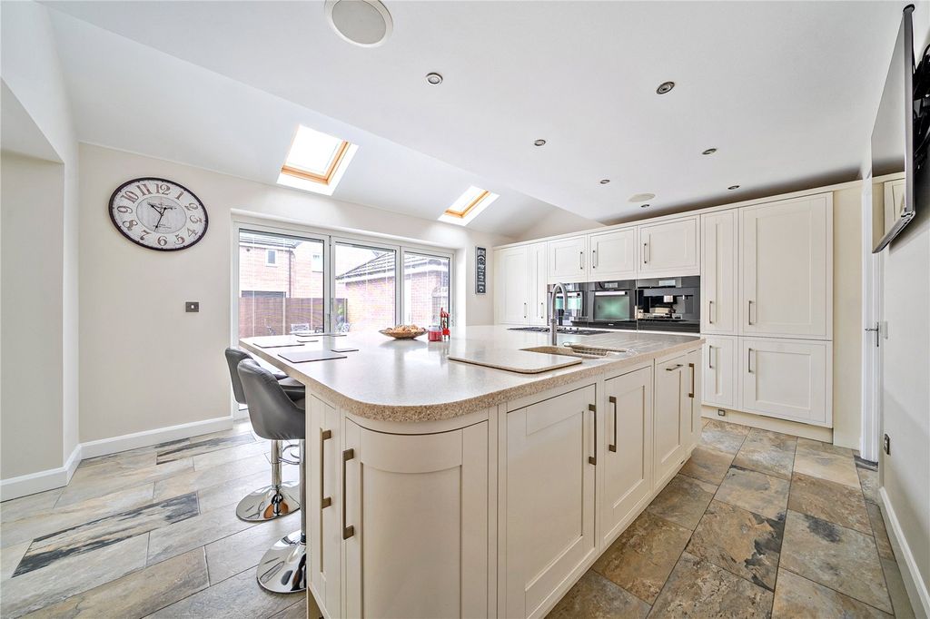 Property photo 3 of 22 Picture No. 18