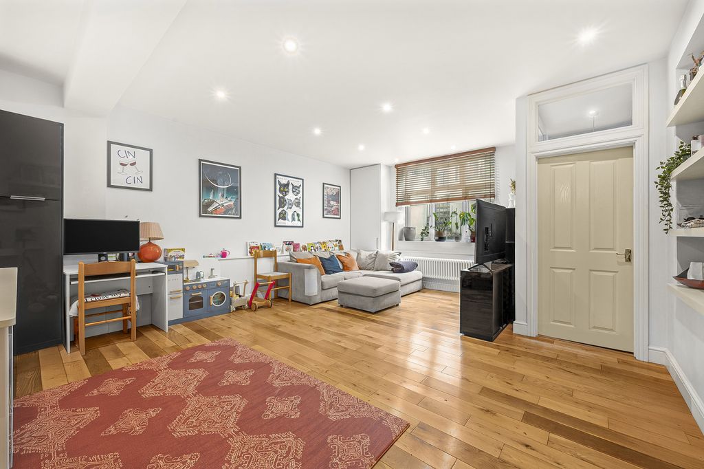 Property photo 3 of 11