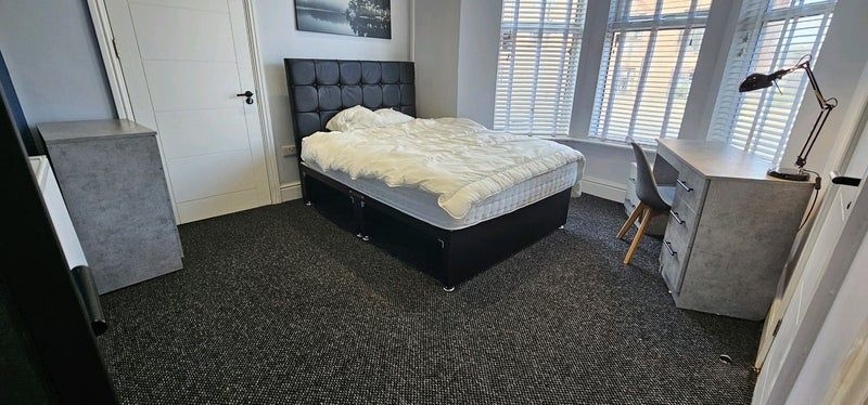 Property photo 1 of 4 A Cozy Single Bedroom Featuring A Comfortable Doub...