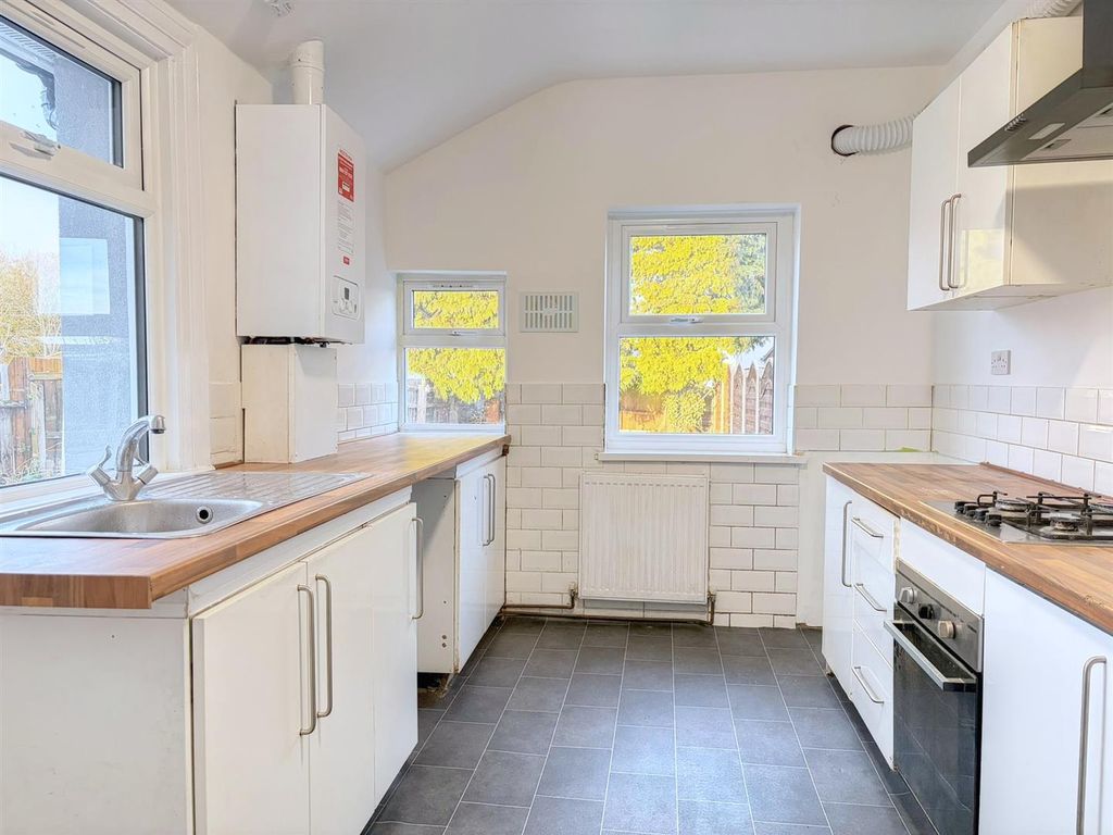 Property photo 3 of 12 Kitchen..Jpg