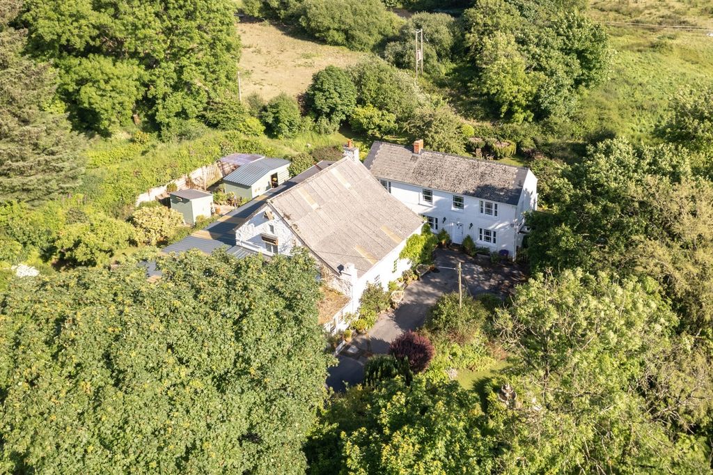 Property photo 2 of 40