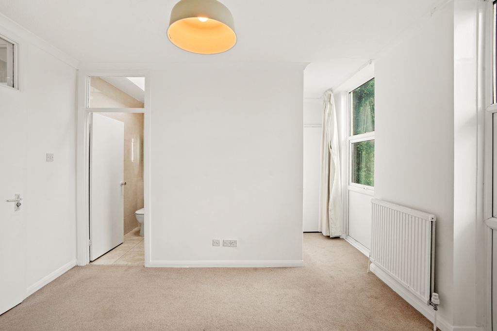 Property photo 3 of 12 Master Bedroom 