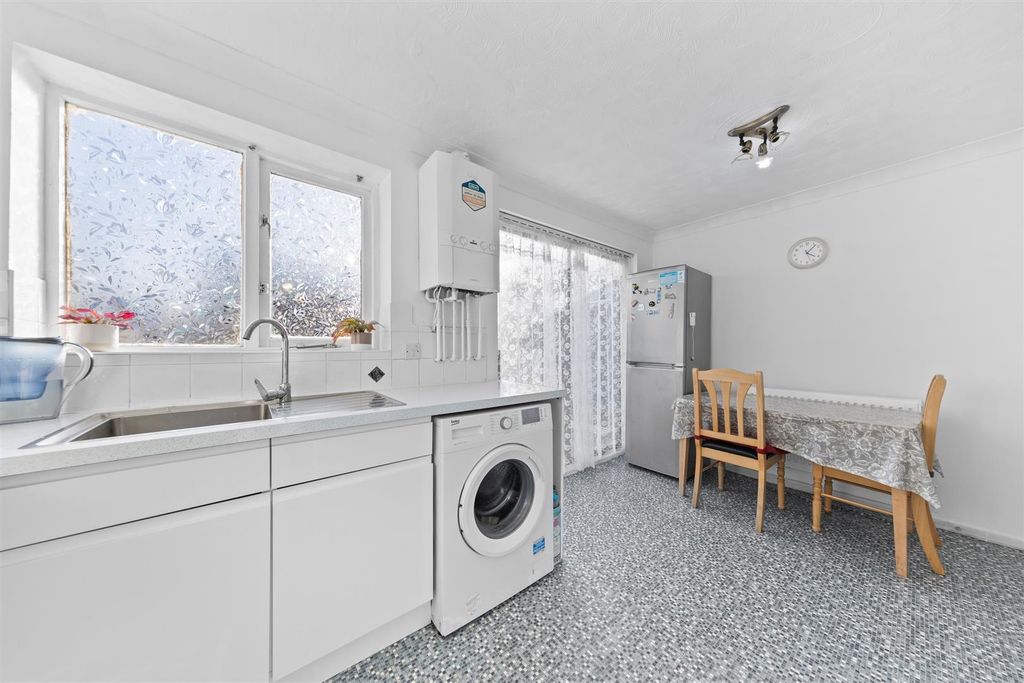 Property photo 2 of 17 49Brafordgardensweb14.Jpg