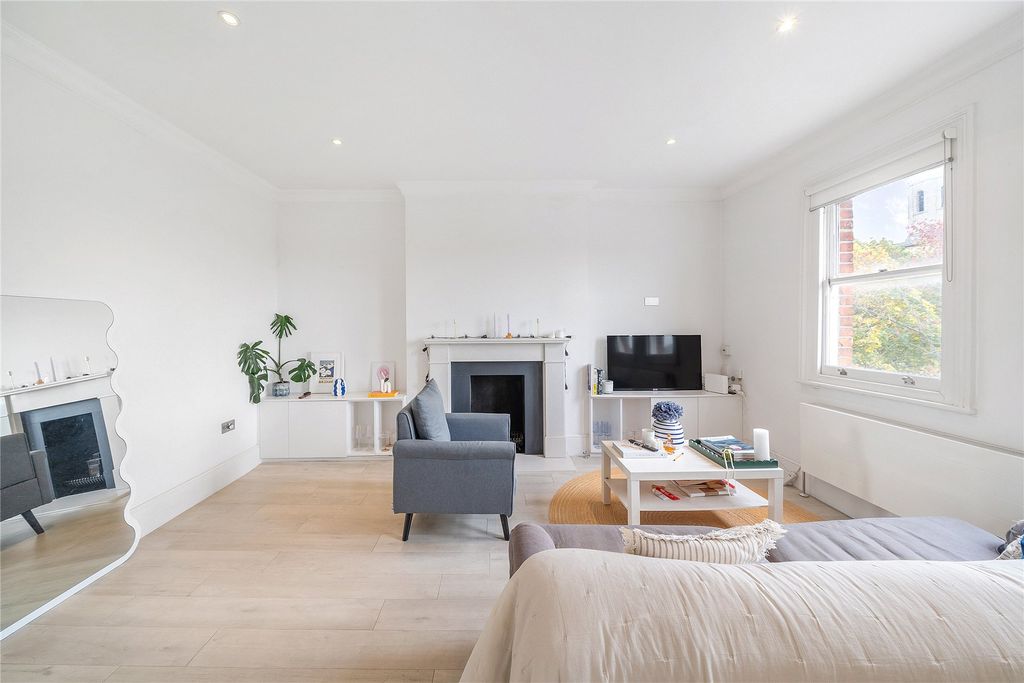 Property photo 3 of 22 Reception