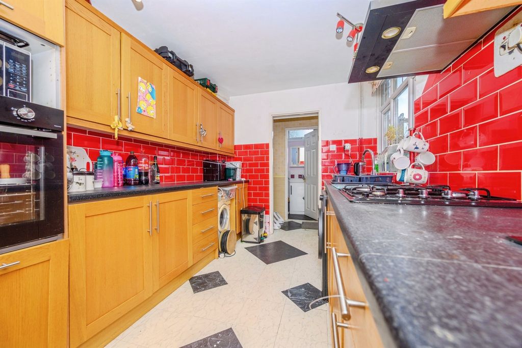 Property photo 2 of 17