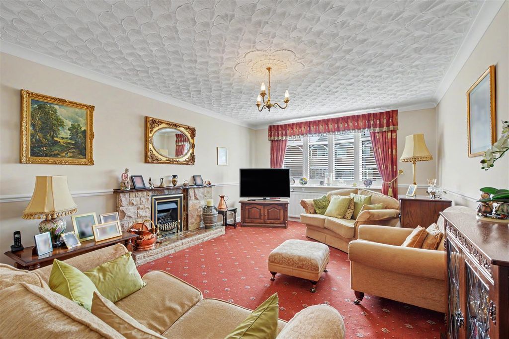 Property photo 3 of 25 Lounge_2.Jpeg