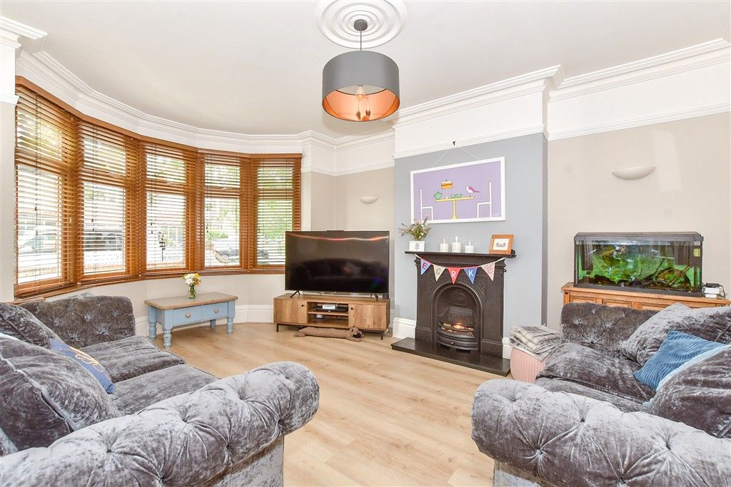 Property photo 3 of 16 Lounge