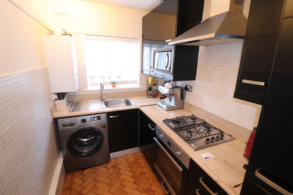 Property photo 3 of 7 Kitchen