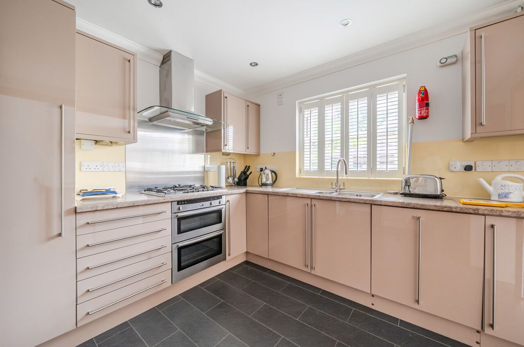 Property photo 3 of 14 1496992-9-6A71c4E...