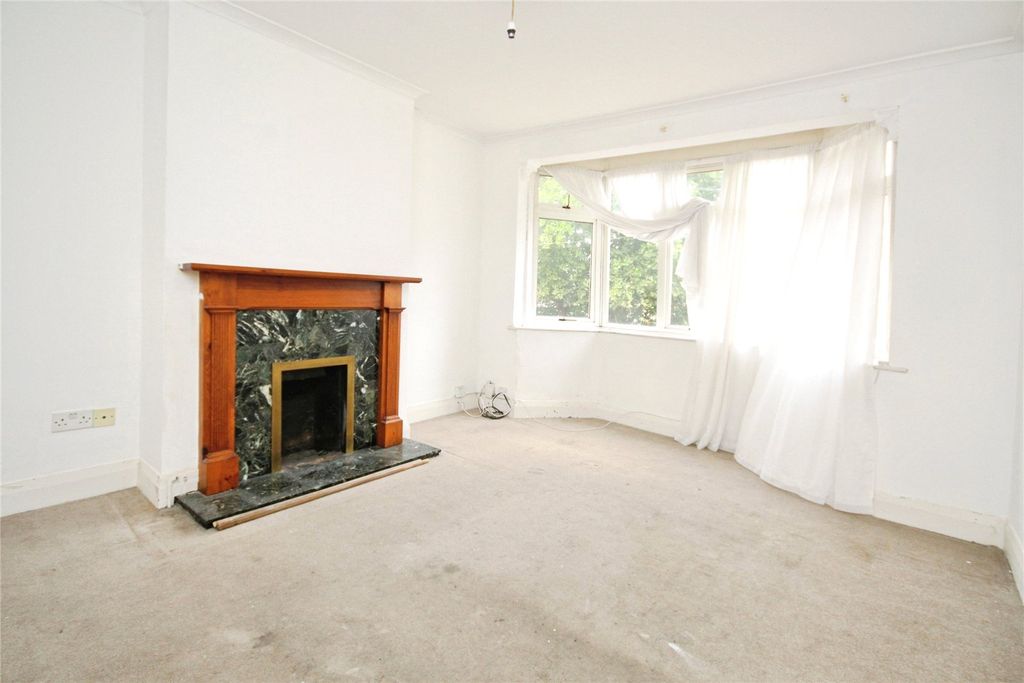 Property photo 3 of 6 Picture No. 27