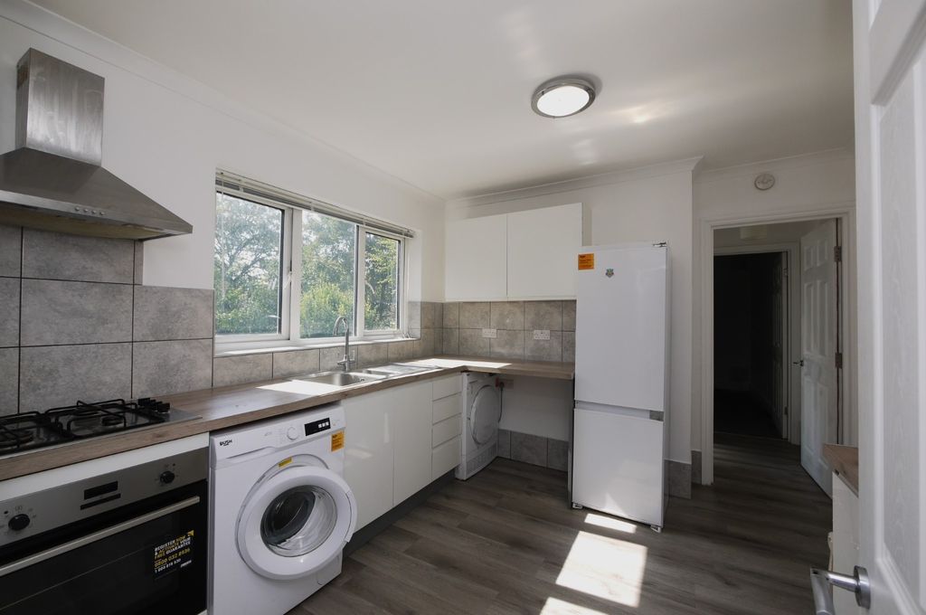 Property photo 1 of 7 4421022