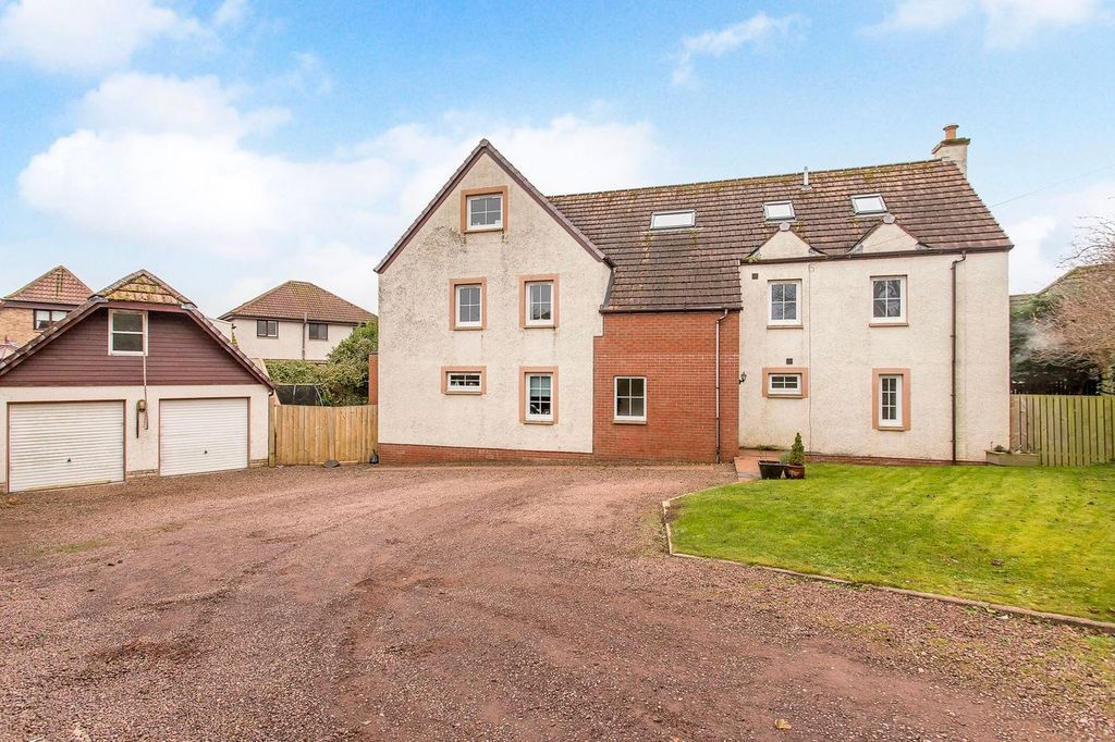 Property photo 1 of 31