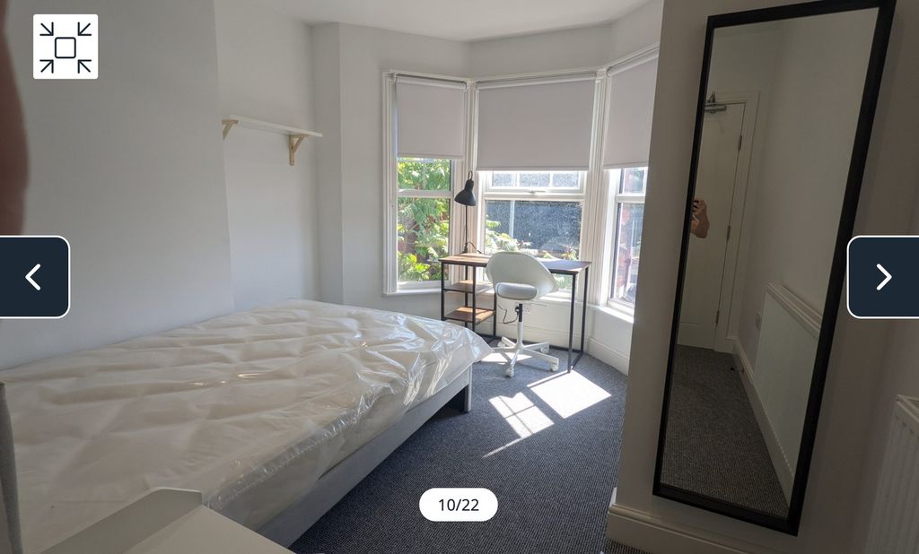 Property photo 3 of 21 A Bright And Spacious Double Bedroom Featuring Lar...