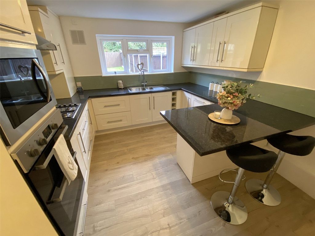 Property photo 2 of 21 Picture No. 16