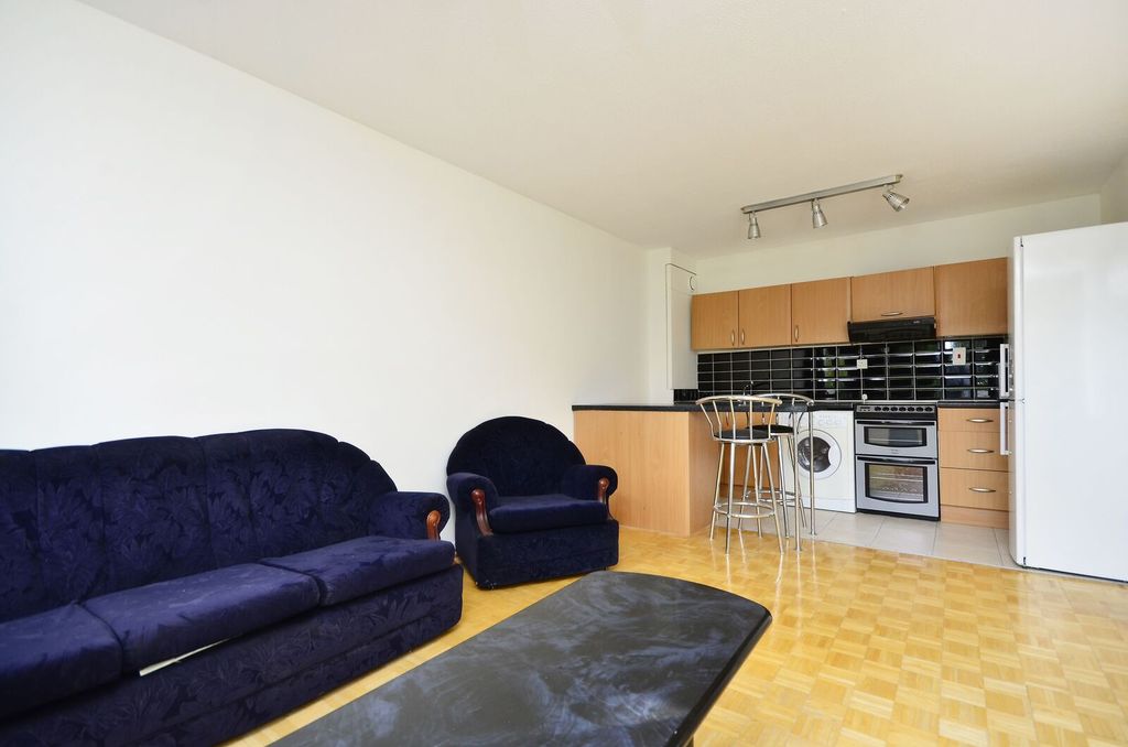 Property photo 2 of 23