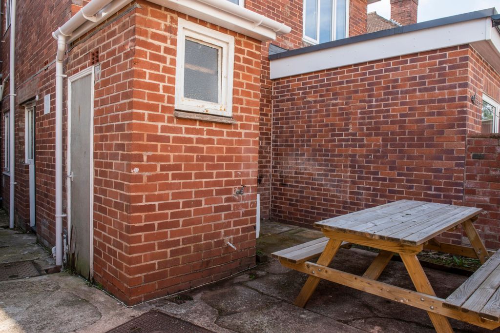 Property photo 2 of 14 5We Outdoor Area