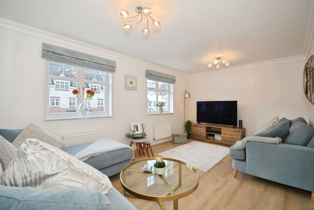 Property photo 3 of 19 Pbox-Img.Jpg