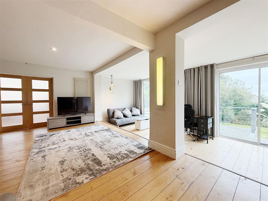 Property photo 2 of 33