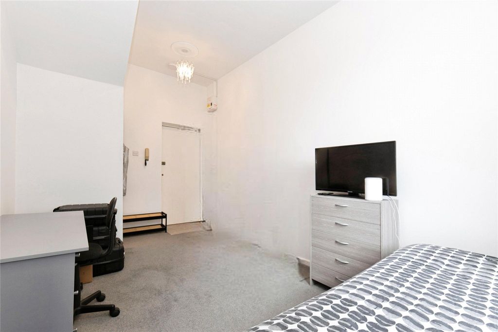 Property photo 3 of 10 Picture No. 13