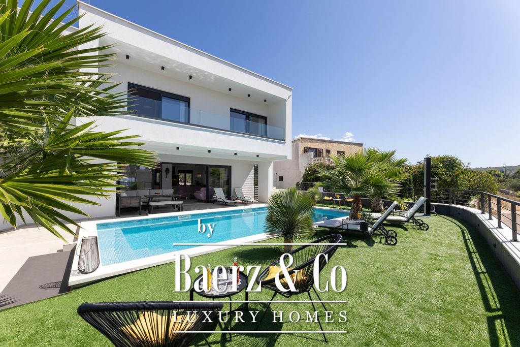 Property photo 2 of 35