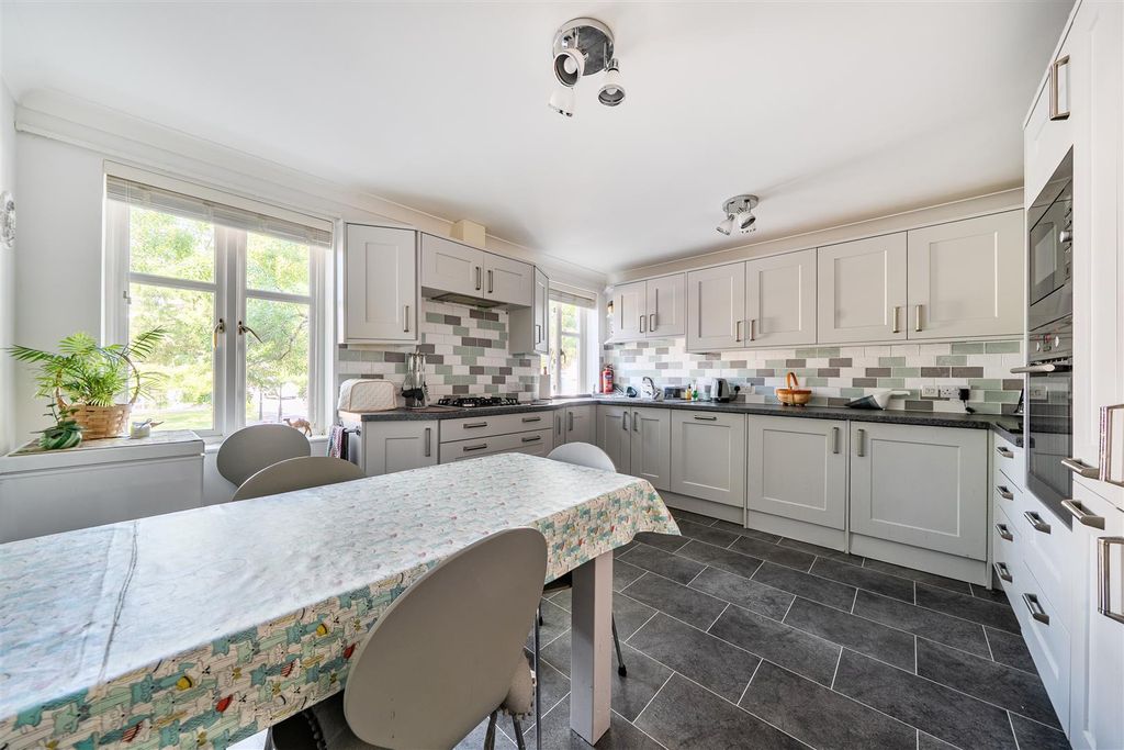 Property photo 3 of 20 Kitchen/Dining Room