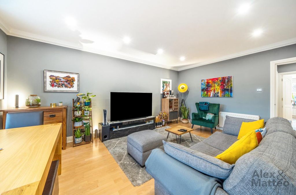 Property photo 1 of 19 Raleight Court