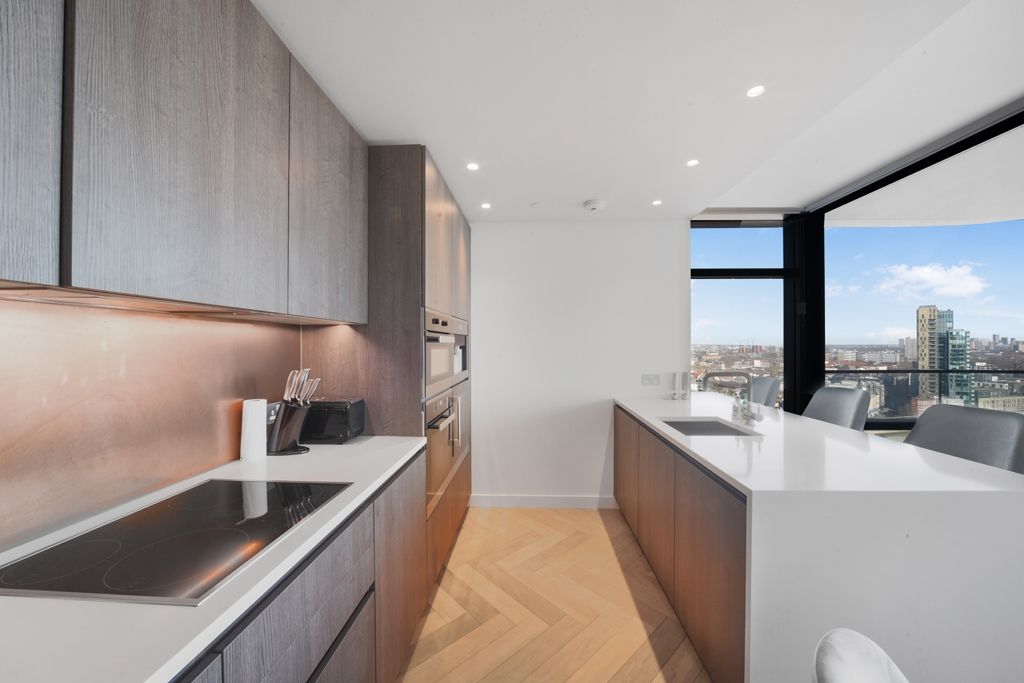 Property photo 3 of 14 Principal Tower