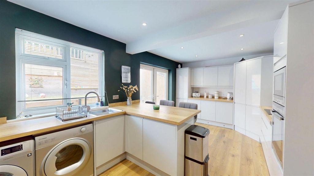 Property photo 2 of 27 Dining Kitchen