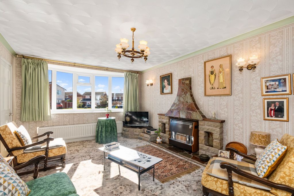 Property photo 3 of 32