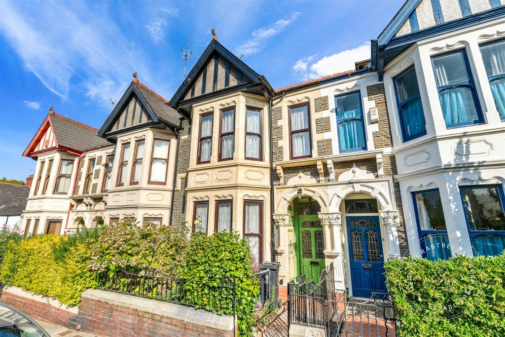 Property photo 1 of 36 Roath Court Place, Hern Crabtree (4).Jpg