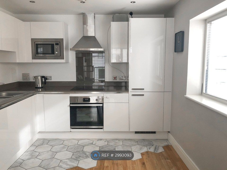 Property photo 2 of 12 Kitchen