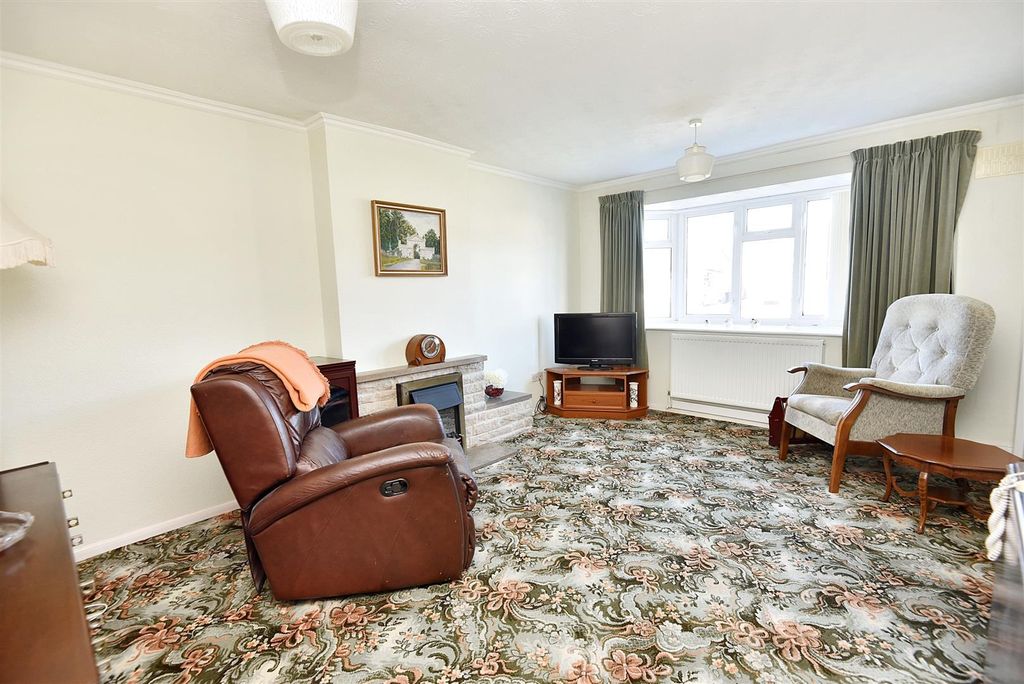 Property photo 3 of 10 Sitting/Dining Room