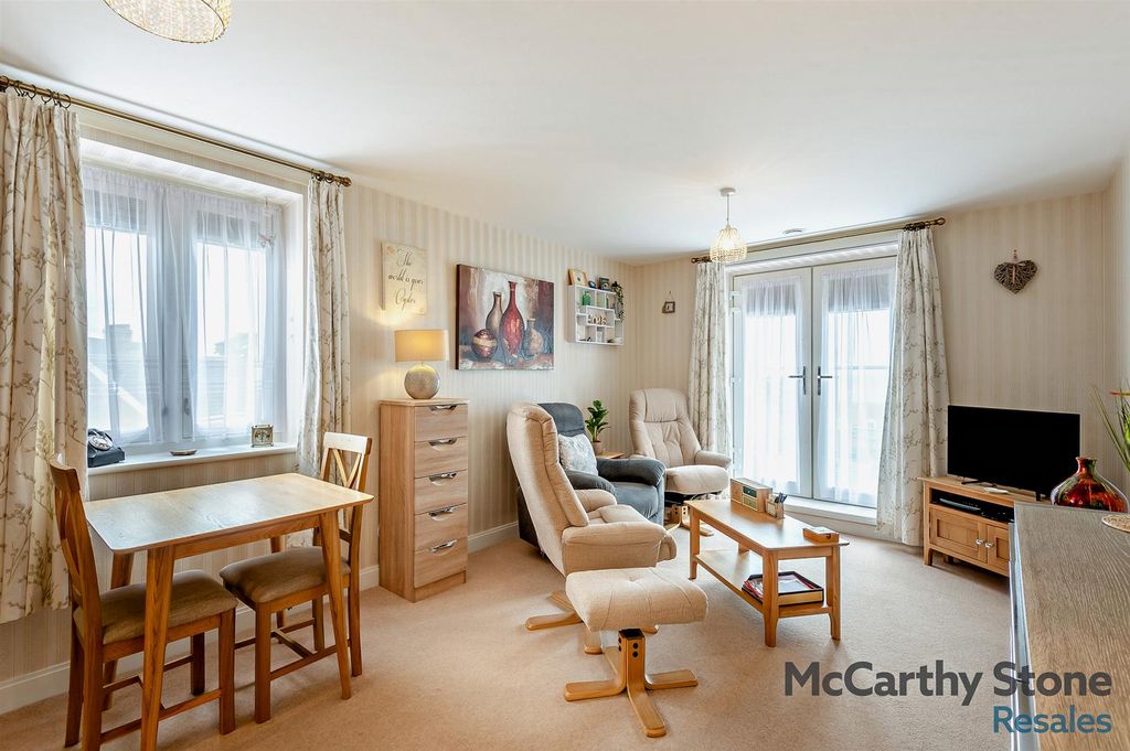 Property photo 3 of 13 8698218-Interior06-800.Jpg