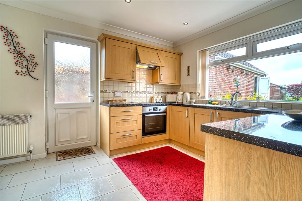 Property photo 2 of 19 Kitchen