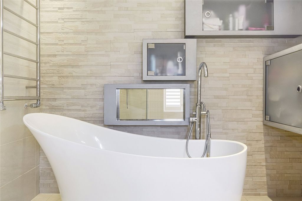 Property photo 2 of 15 Picture No. 14