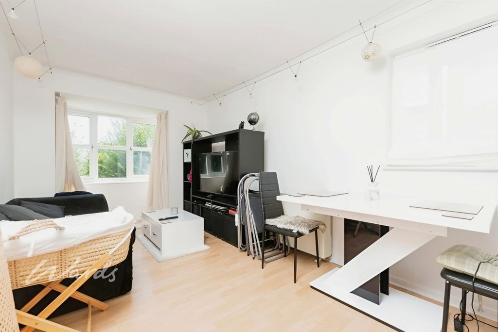 Property photo 2 of 7 Lounge