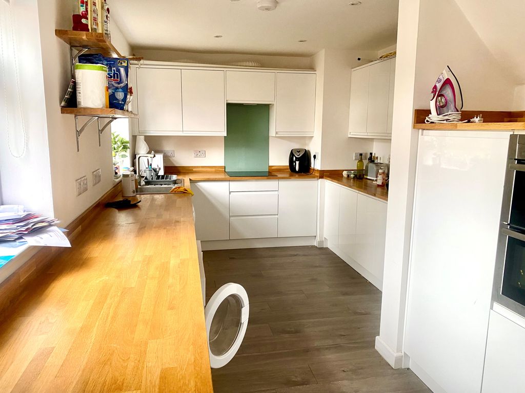 Property photo 2 of 10 Kitchen