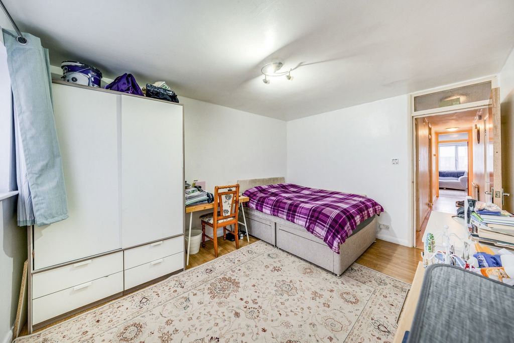 Property photo 2 of 10 Bedroom